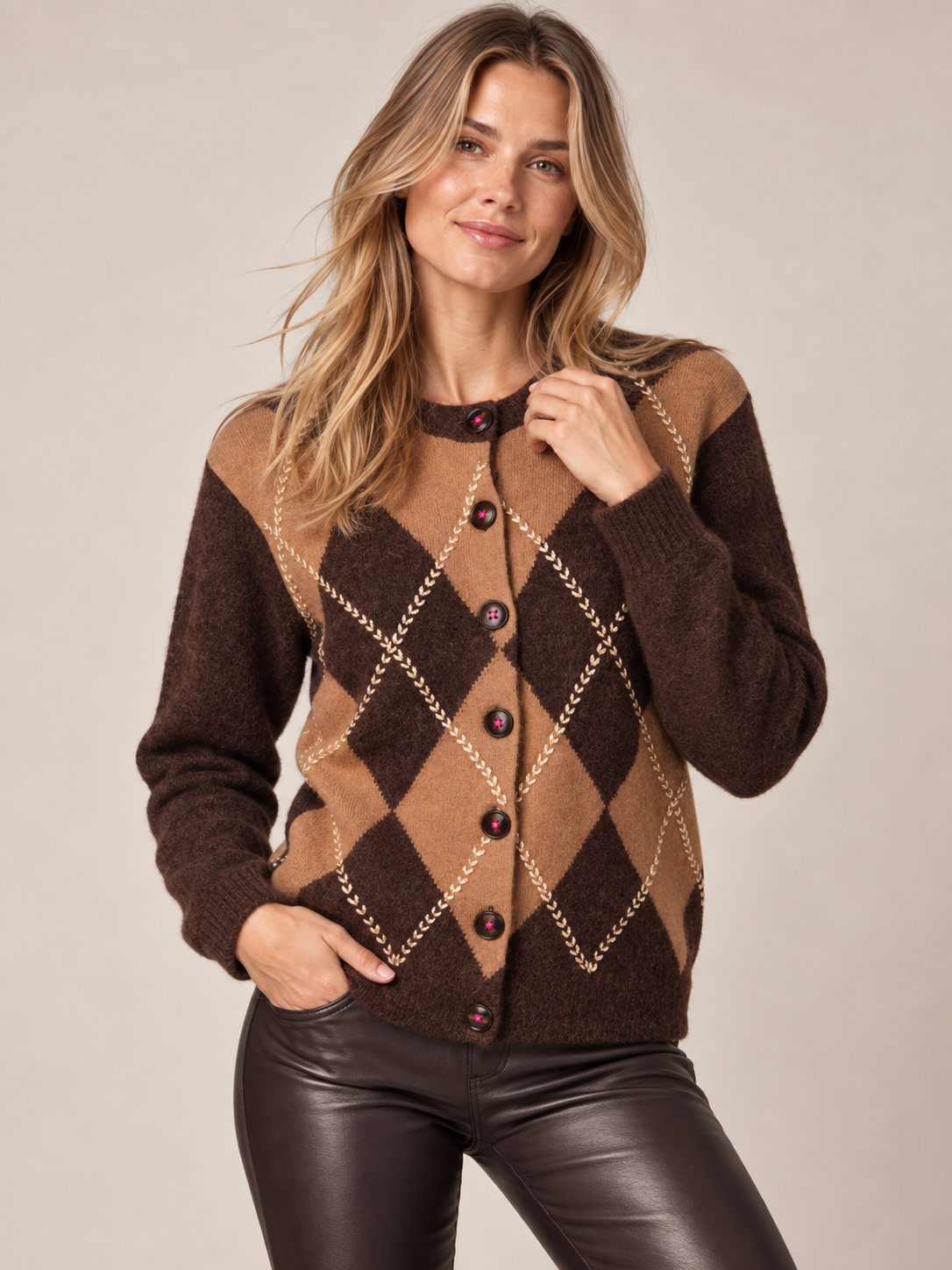 Grace / Luxus Strickjacke „Argyle“ Braun | Camel | Gold / Zoomansicht