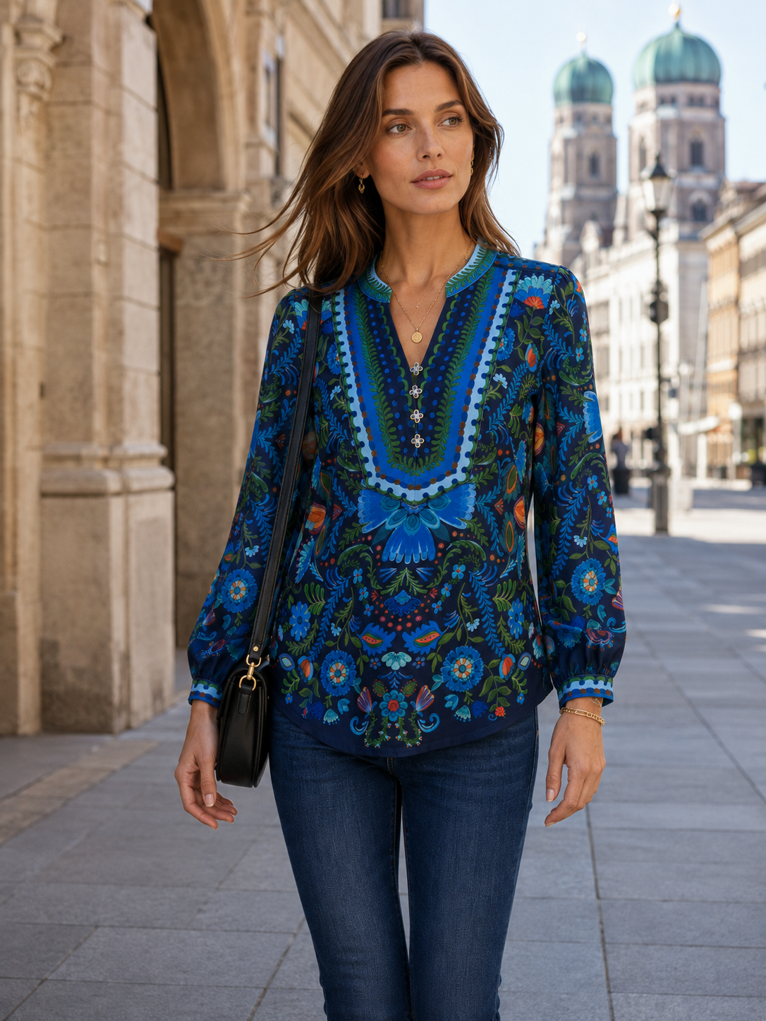 Bohemian-Chic-Bluse „Florale Eleganz“ Blau | Multicolor