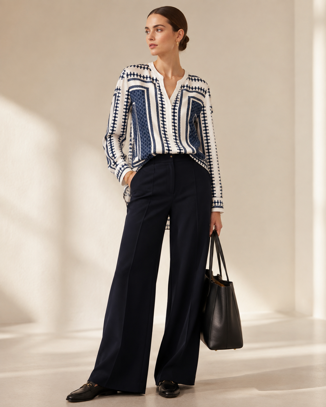 Statement-Bluse „Bordüren-Print“ Blau | Weiß