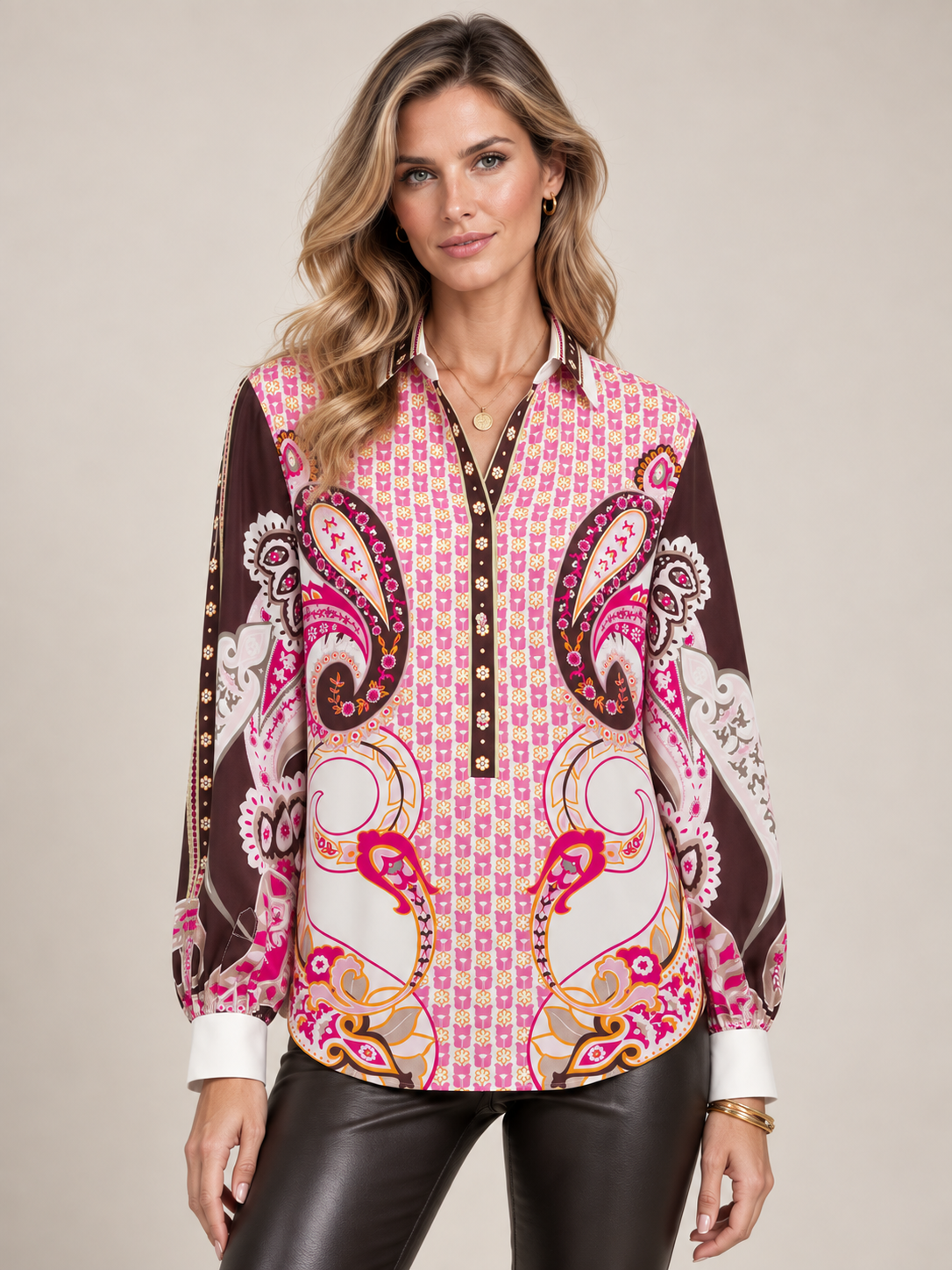 Die Ausdrucksstarke Seidenbluse „Paisley“ Pink | Braun | Weiß / Seitenansicht