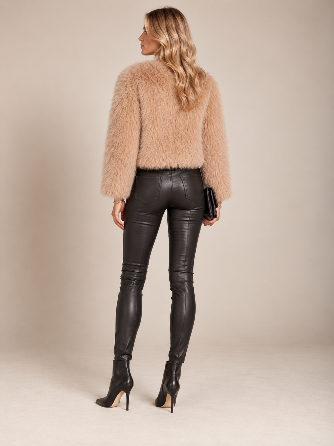 Kimmich Trikot / Kuschelige Eleganz Fake-Fur-Jacke Sand / Rückansicht