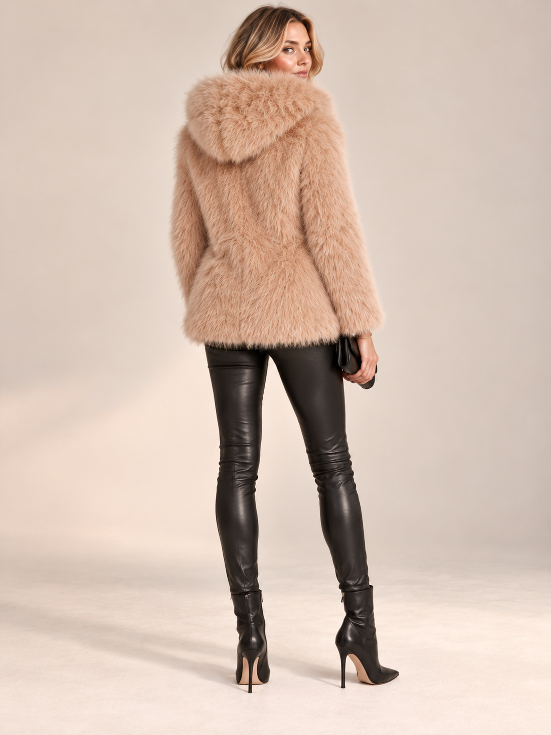 Kimmich Trikot / Mondäne Eleganz Fake-Fur-Jacke Beige / Rückansicht