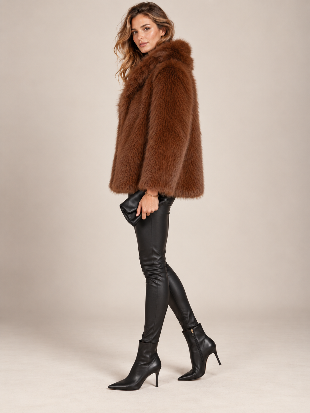 Kimmich Trikot / Mondäne Eleganz Fake-Fur-Jacke Nougat / Seitenansicht