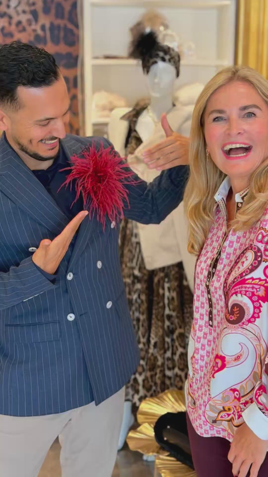 Die Ausdrucksstarke Seidenbluse „Paisley“ Pink | Braun | Weiß / Video
